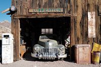 Station-service dans une ville fantôme / Station-service dans une ville fantôme