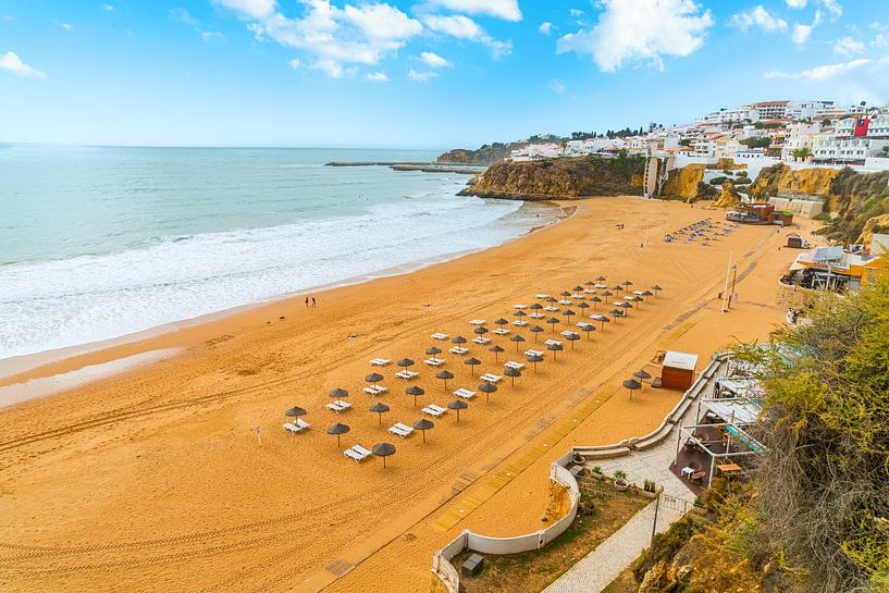 The beach of Albufeira in the Algarve in Portugal by Ivo de Rooij