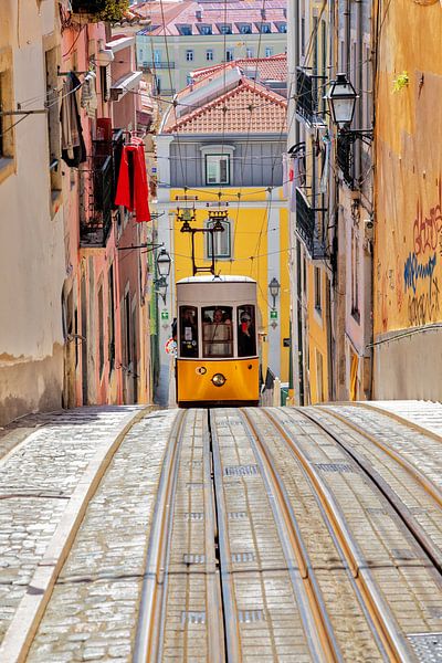 Ascensor da Bica jaune à Lisbonne par Tilo Grellmann