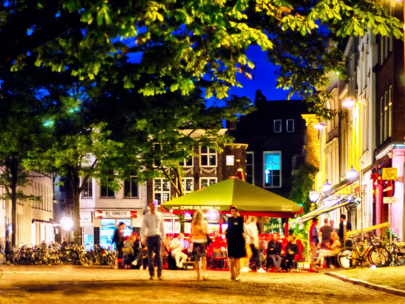 Avond bij het Stadhuisplein, Utrecht. 002. von George Ino