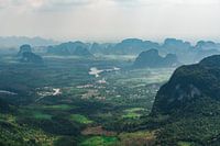 Montagnes pointues en Thaïlande