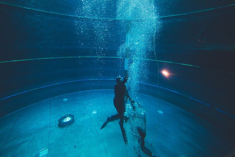 Diver in diving tower by Davadero Foto