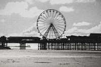 Berühmter Pier in Blackpool. Schwarz-Weiß.