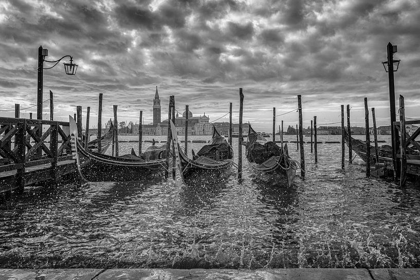 Gondeln in Venedig von Awesome Wonder