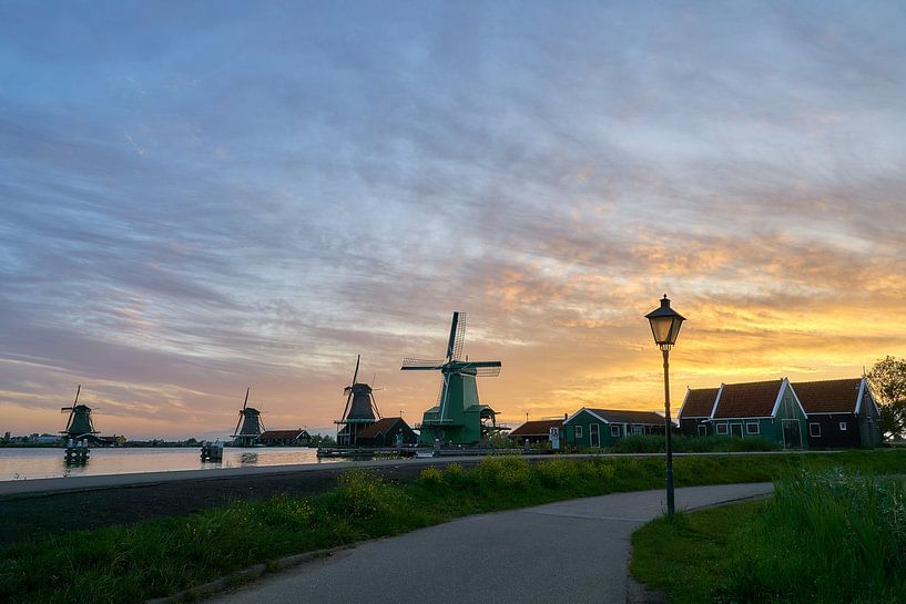 Zaanse Schans bei Sonnenaufgang von Ad Jekel