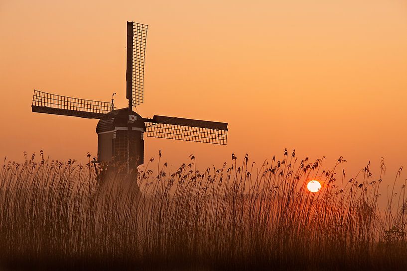 Winter sunrise behind the windmill by Halma Fotografie