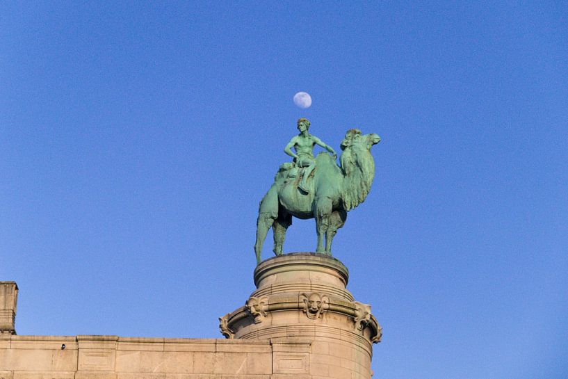 knight moon by Brent Lenaerts