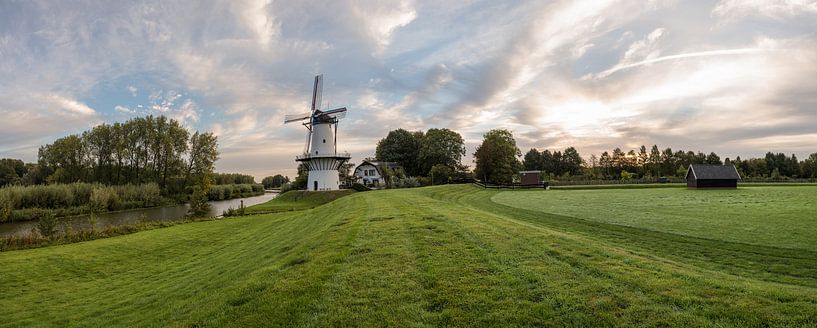 windmolen in Deil Holland by Marcel Derweduwen