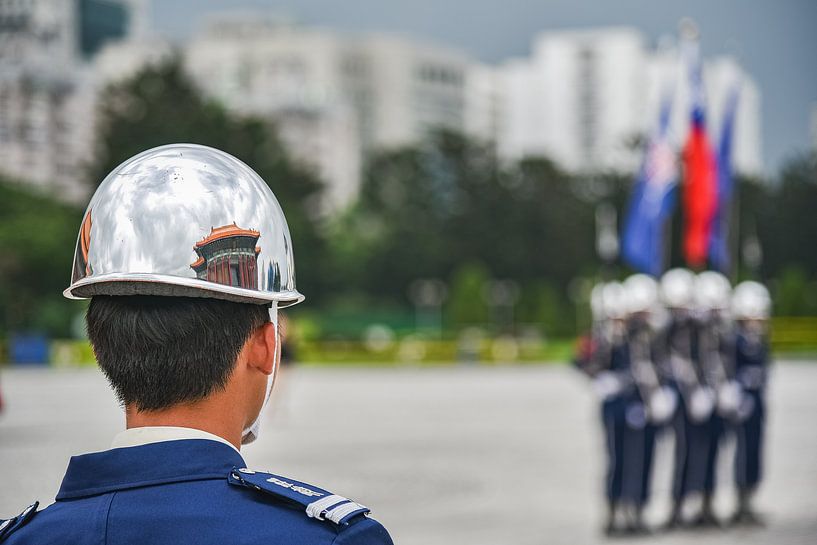 Reflecting helmet by Andreas Jansen