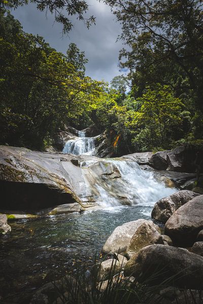 Cascade Joséphine : un spectacle naturel étincelant par Ken Tempelers