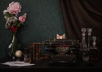 Hide and seek behind the typewriter