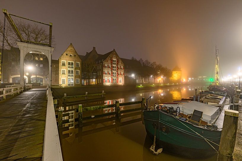 Zwolle Thorbeckegracht an einem nebligen Winterabend von Sjoerd van der Wal Fotografie