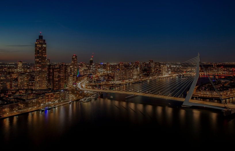 L'horizon de Rotterdam la nuit par shoott photography