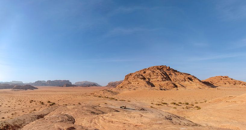 Jeep dans le désert du Wadi Rum. par Floyd Angenent