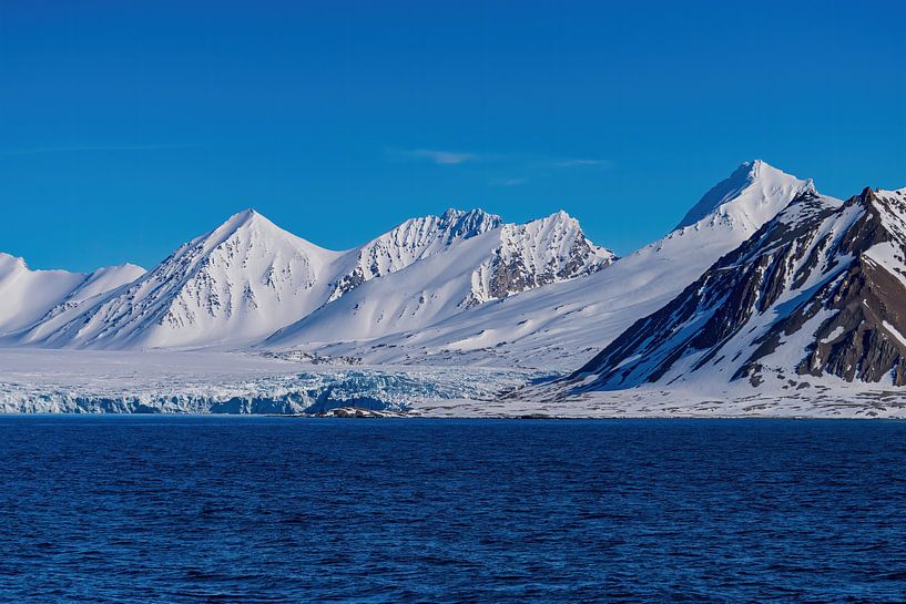 Montagnes enneigées sur le Spitzberg par Merijn Loch