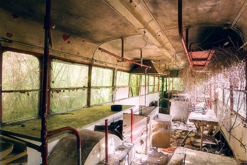 Kitchen on the Bus. by Roman Robroek - Photos of Abandoned Buildings