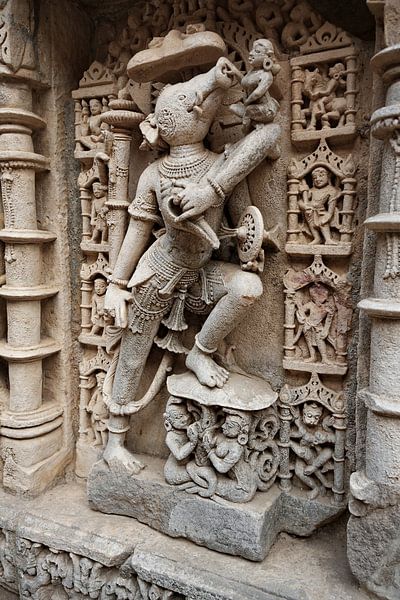 The fascinating sculptures of Rani Ki Vav by Frank Photos