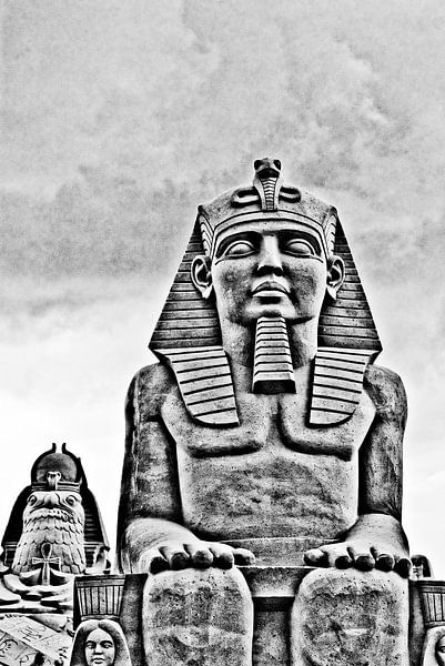 Le Pharao by Stefan Antoni