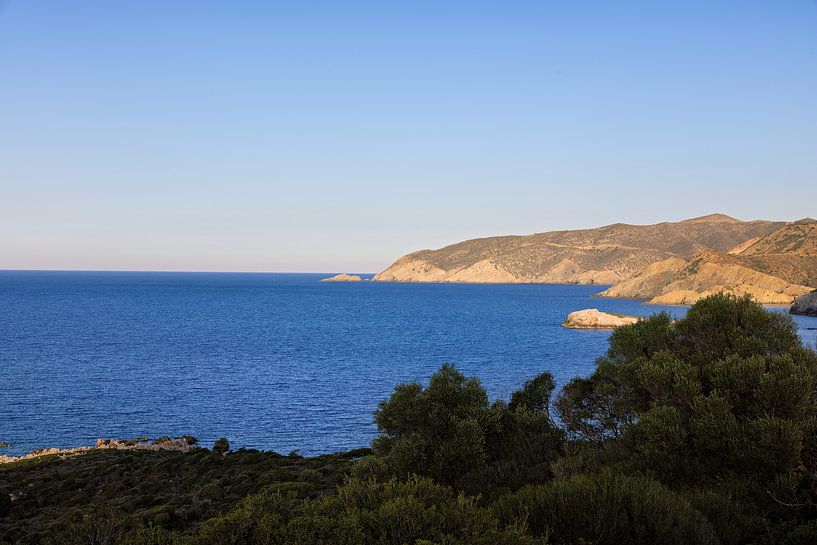 Küstenstreifen mit dem kretischen Meer bei Sonnenuntergang auf der Insel Kreta im Spätsommer von Andreas Freund