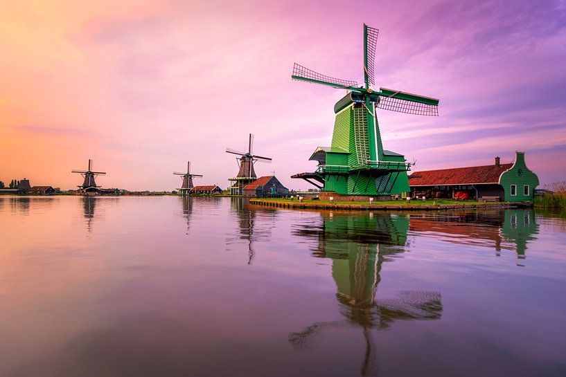 Die Zaanse Schans im Abendlicht. von Martijn van der Nat