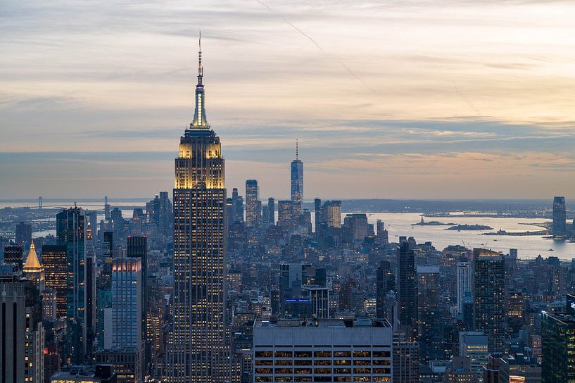 Empire State Building und Skyline von Manhattan von Tim Vlielander