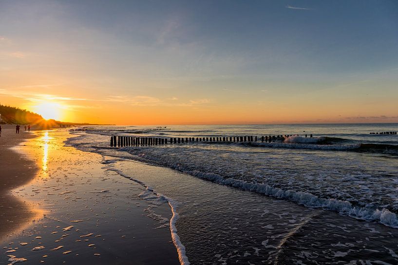 Abendspaziergang entlang der Strandpromenade in Mielno von Oliver Hlavaty