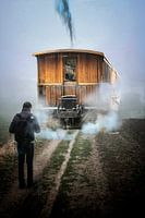 auf einem verschwundenen Bahnsteig zu spät zum Zug kommen.