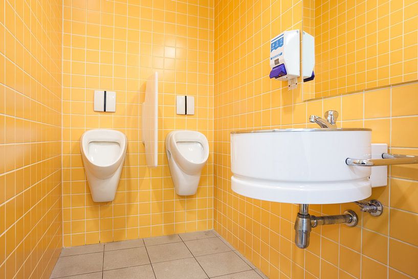 Urinale auf der Herrentoilette von Marcel Derweduwen