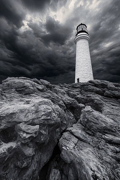 Leuchtturm am stürmischen Himmel von Art & Soul Creations