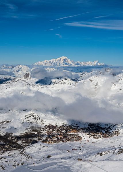 Val Thorens dans la neige avec le Mont Blanc par Anouschka Hendriks