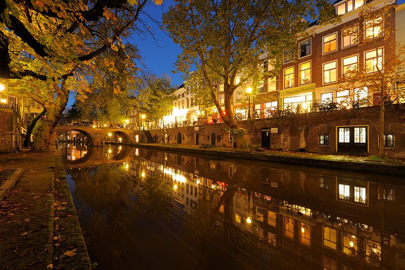 Oudegracht in Utrecht zwischen Gaardbrug und Hamburgerbrug von Donker Utrecht