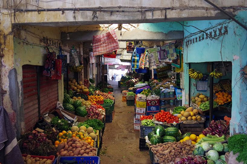 Gasse in einem marokkanischen Souk von Andrew Chang