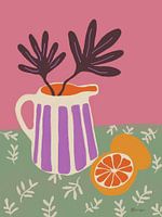 Gestreifter Krug mit Blättern und Orangen