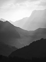 Sonnenaufgang über den französischen Alpen - Schwarz und Weiß
