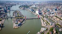 Rotterdam aus der Luft, mit seiner schönen Architektur und Geschichte.