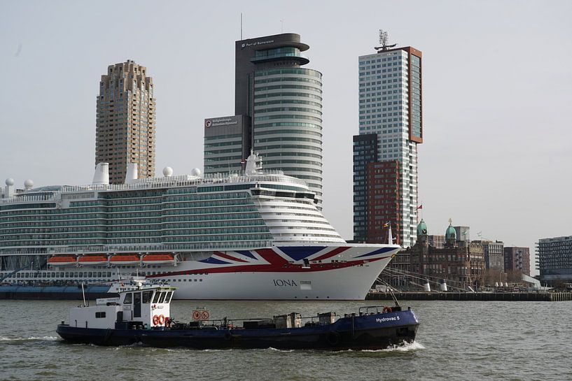 Bateau, paquebot navire à Rotterdam. par Alain Ulmer
