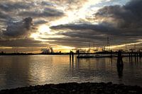 Zonsondergang in de haven.