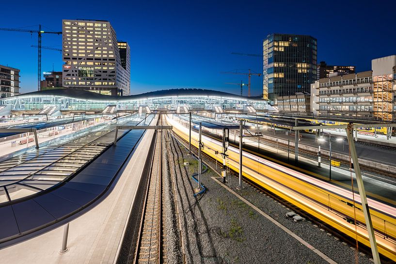 Utrecht Central Station am Abend von John Verbruggen