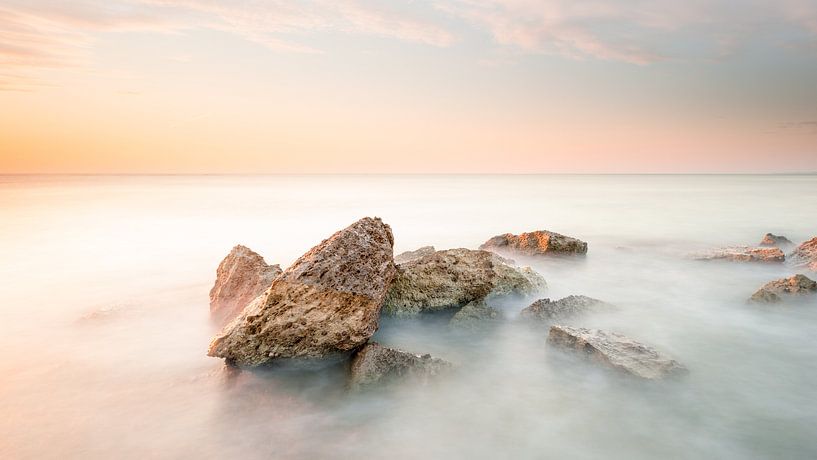 Rotsen in het eerste zonlicht van de dag par Jenco van Zalk