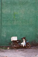 Vieux scooter dans une arrière-cour à Galle, Sri Lanka