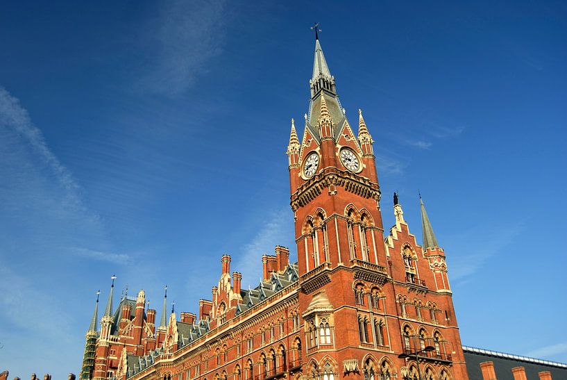 St Pancras International station by Richard Wareham
