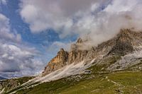 Berggipfel in den Wolken