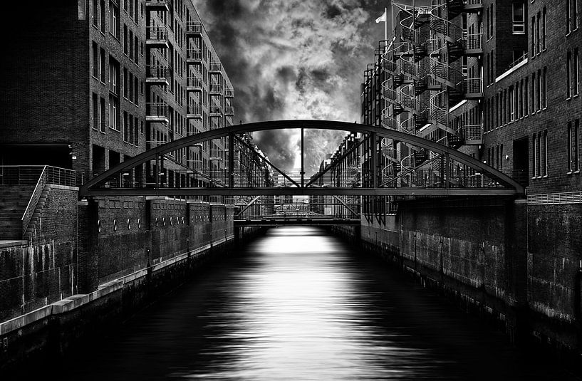 The other side of Hamburg by Stefan Eisele