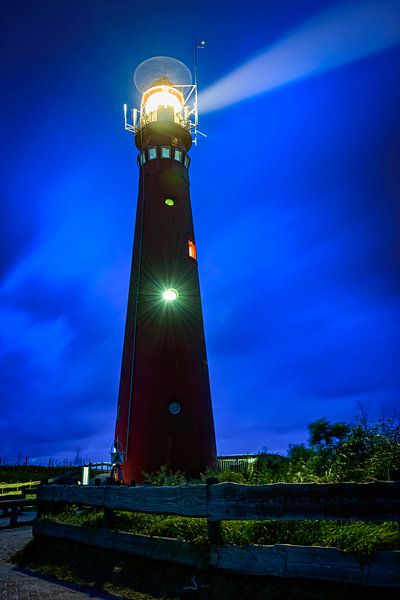 Leuchtturm Schiermonnikoog in der Nacht von Rietje Bulthuis