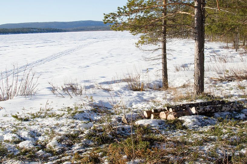 Frozen lake near Jokkmokk by Anouk Hol