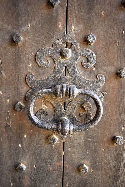 Türklopfer an einer alten Tür von Nicolette Vermeulen