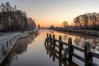 Kanal mit Nebel bei Sonnenaufgang