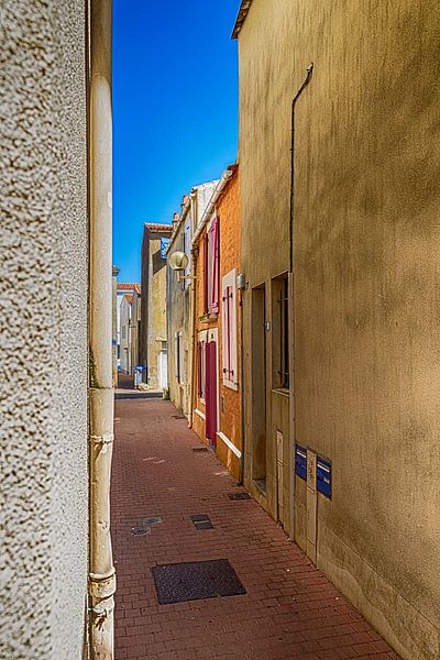 Une rue des Sables d'Olonne. par Don Fonzarelli
