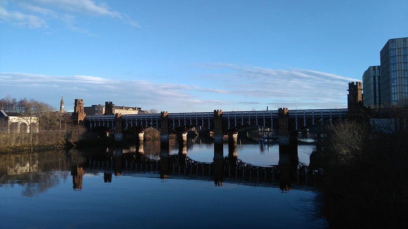 Brücke über Clyde River in Glasgow, Schottland. Winte von Deborah Blanc