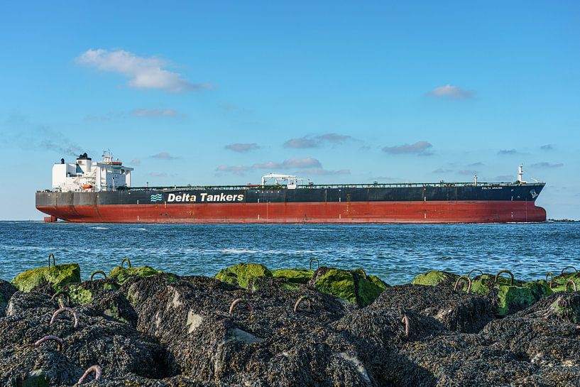 Oil tanker Delta Amazon. by Jaap van den Berg